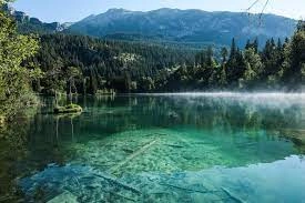 LA SUISSE DES LACS - HISTOIRES D’ÉTÉ AU BORD DE L’EAU